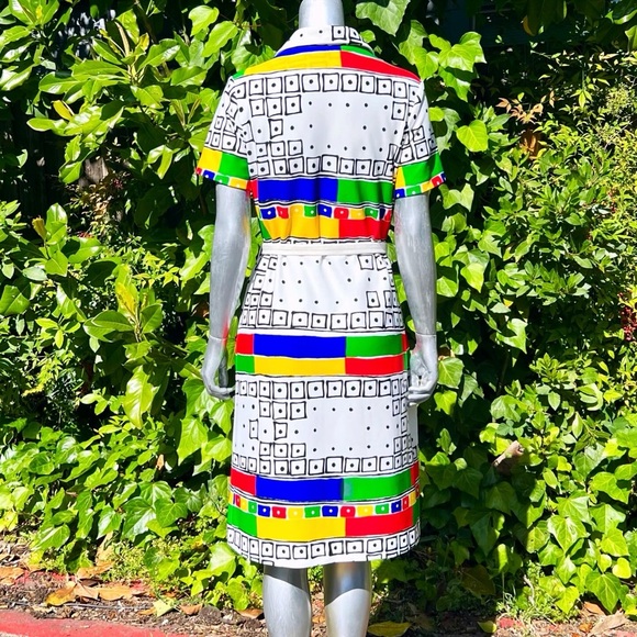 1960s Honeycomb Mod Primary Colored Cubic Print Shirt Dress - Picture 4 of 10